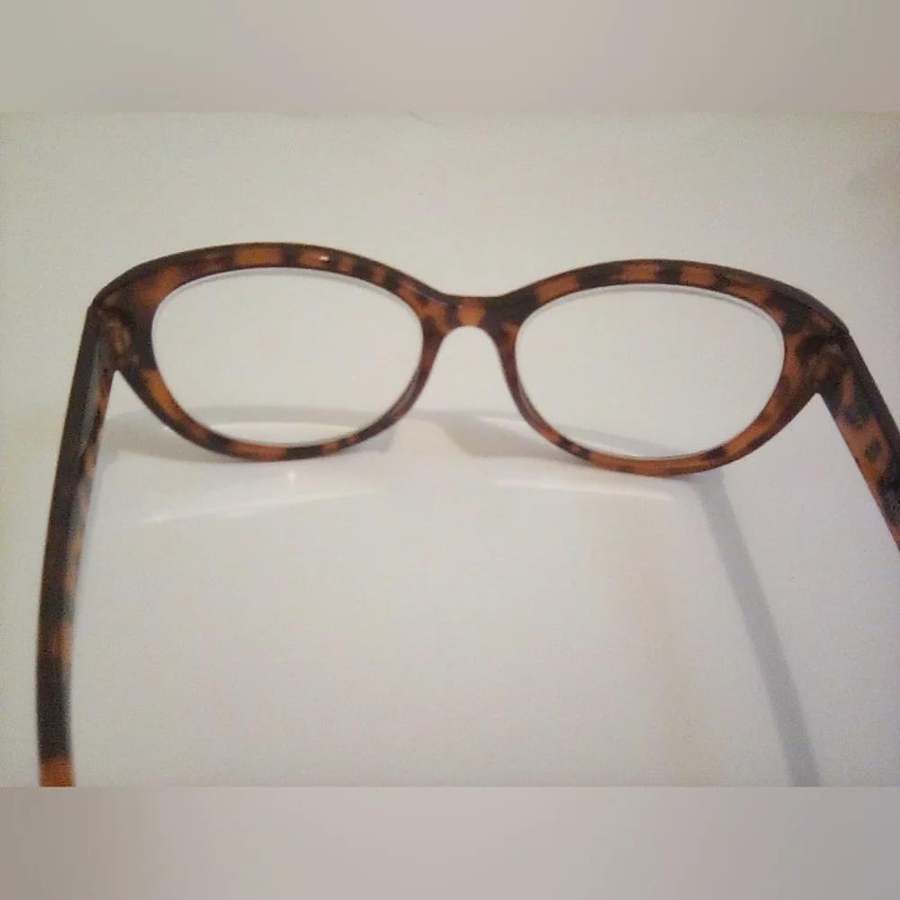 Betsey Johnson Animal Print Cat-Eye Reading Glasses +2.50 One Pair Fashion Chic
